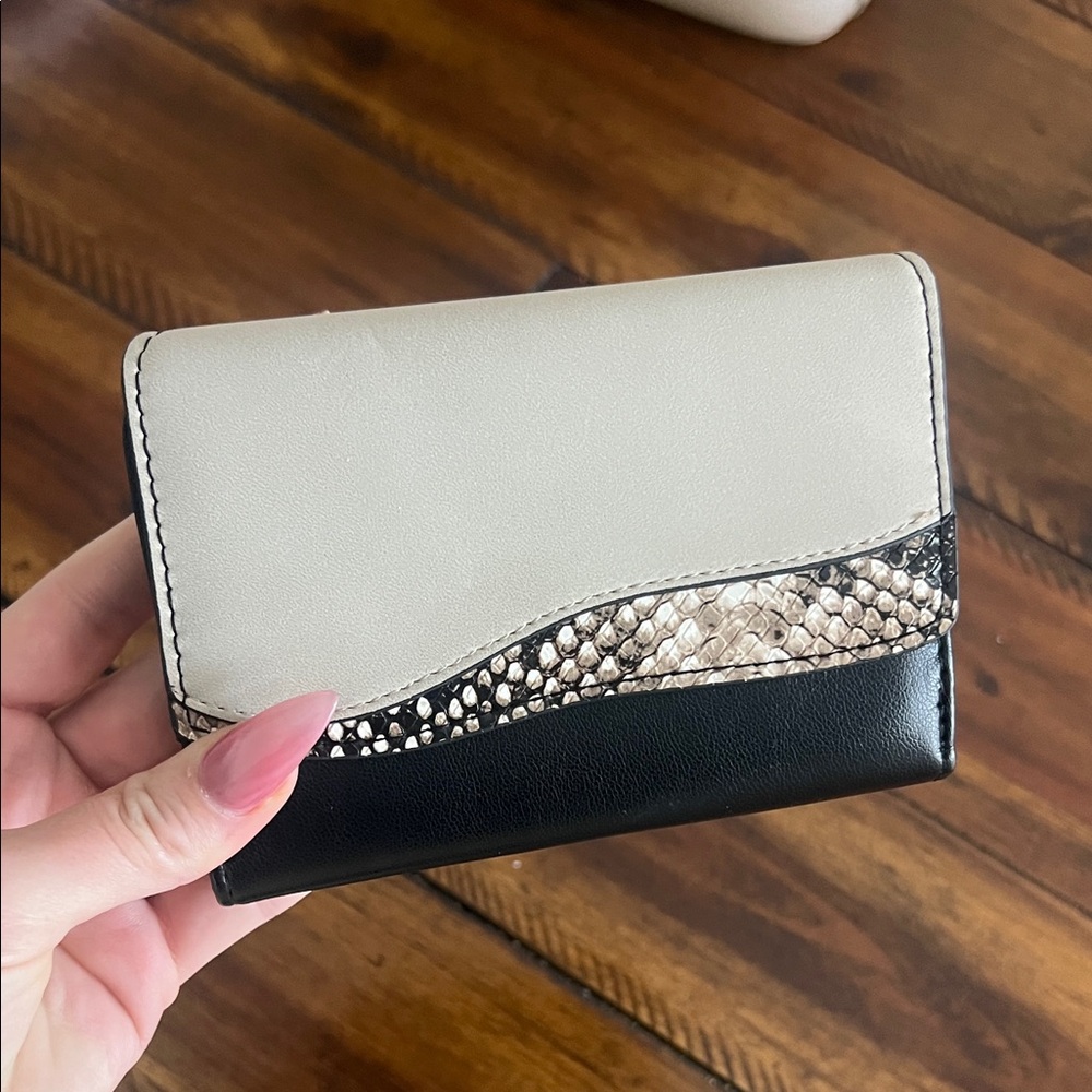 Time and Tru Women's Tessa Indexer Vinyl Wallet - Multi Snake